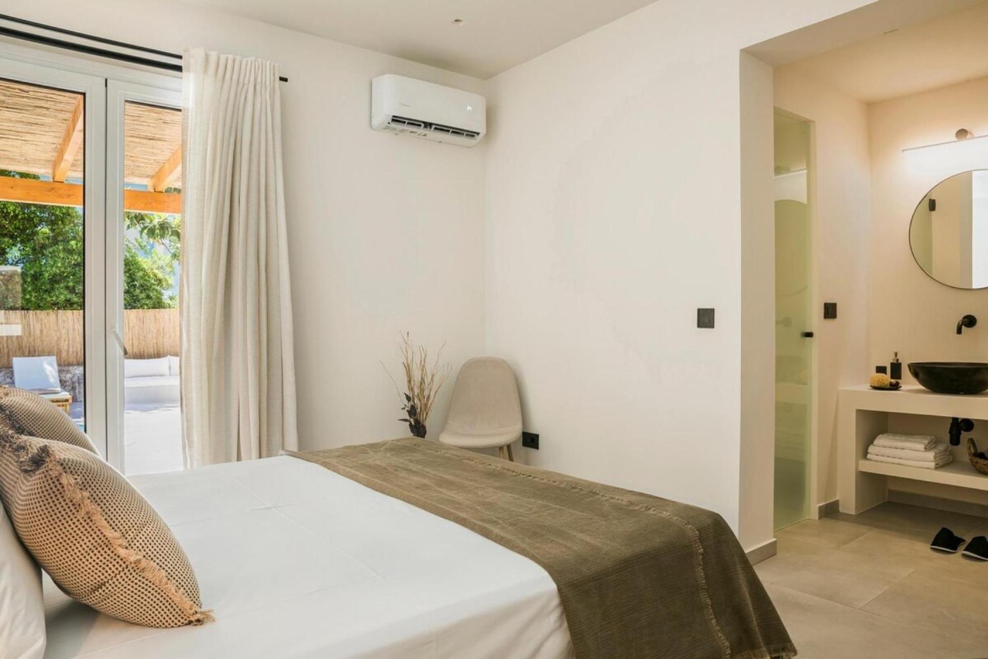 Mystique Lagoon Villa อาร์กอสโตลี ภายนอก รูปภาพ